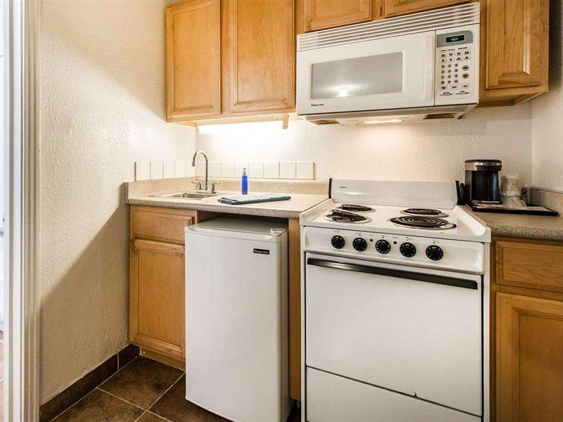 Rodeway Inn & Suites Colorado Springs Bagian luar foto