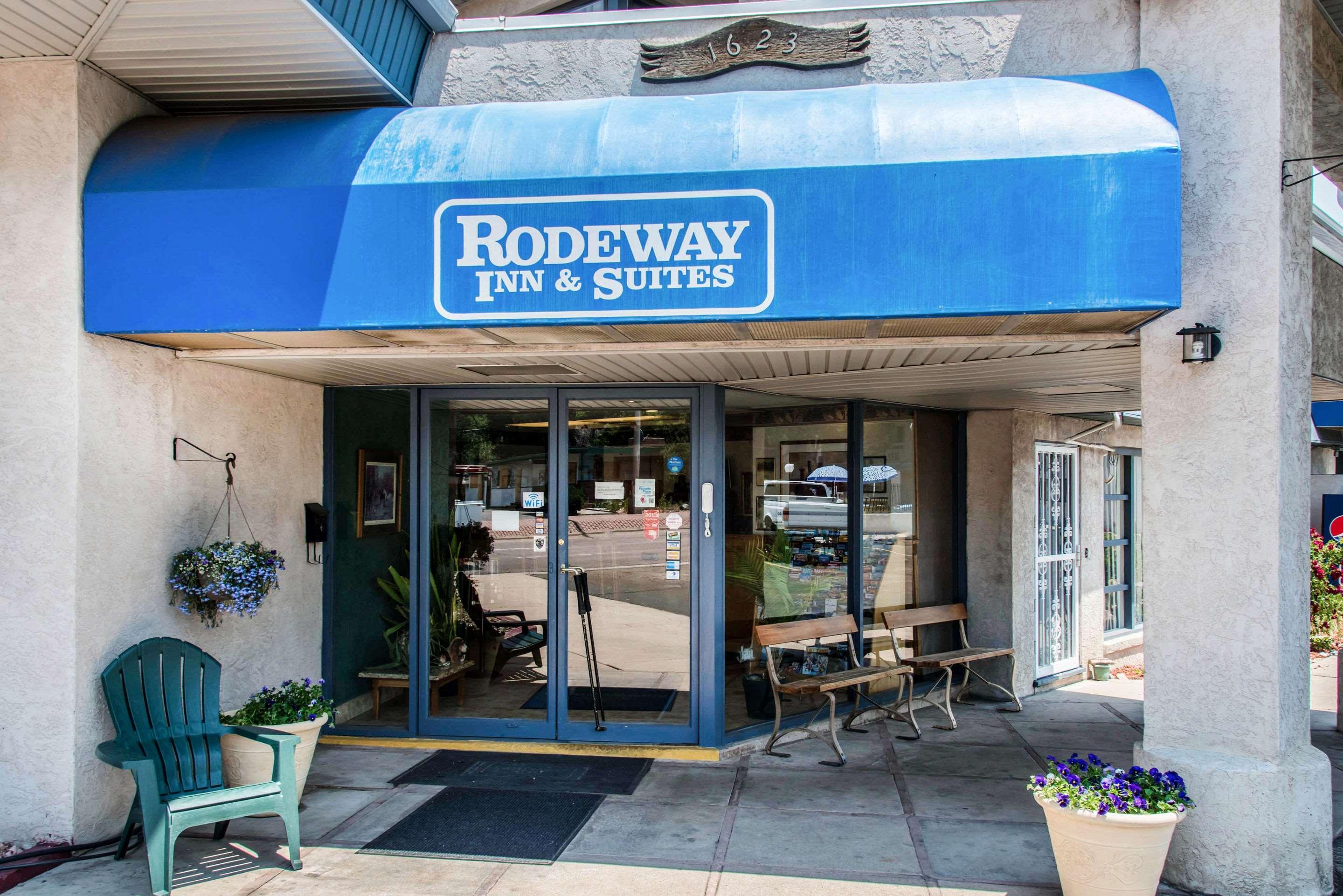 Rodeway Inn & Suites Colorado Springs Bagian luar foto