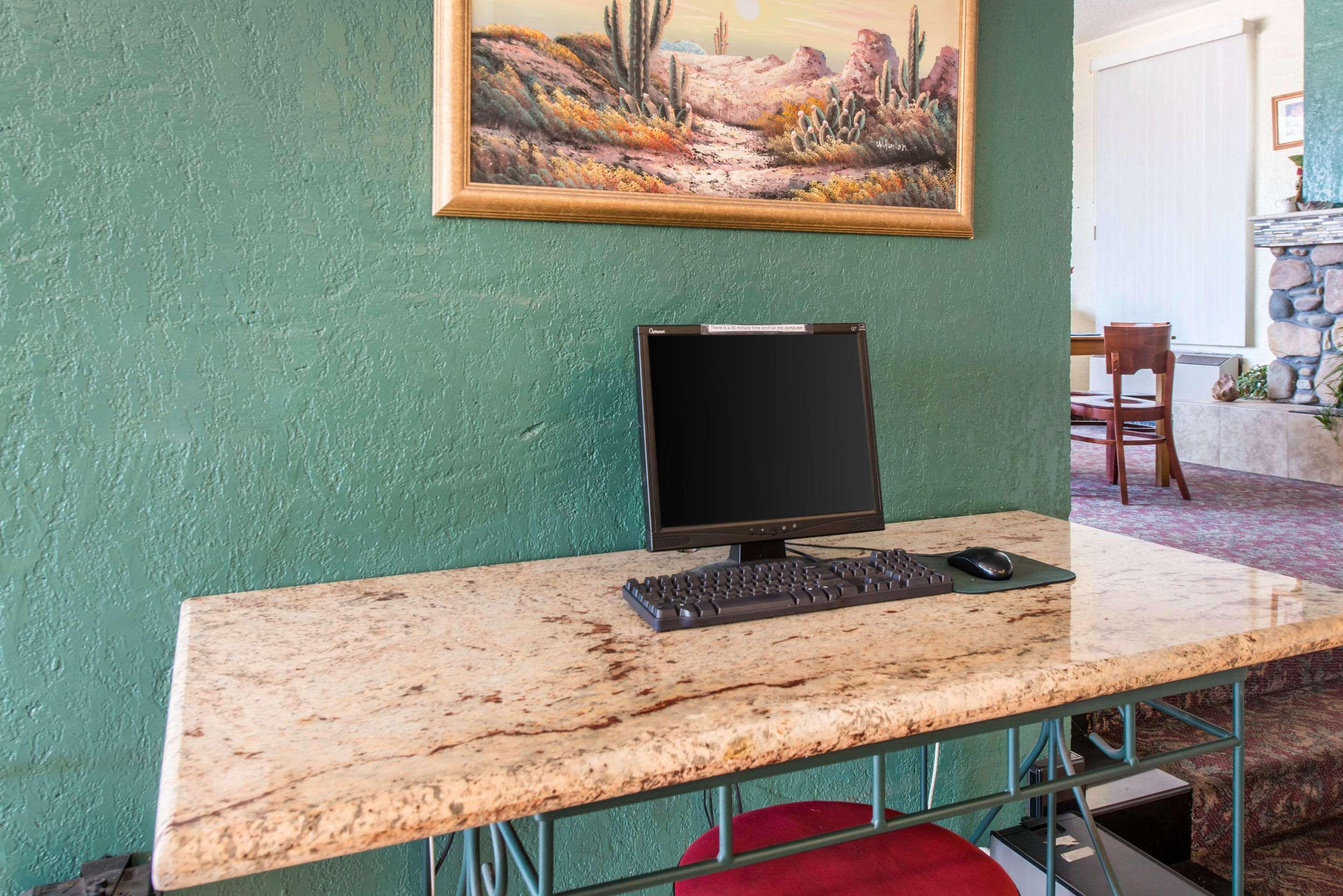Rodeway Inn & Suites Colorado Springs Bagian luar foto