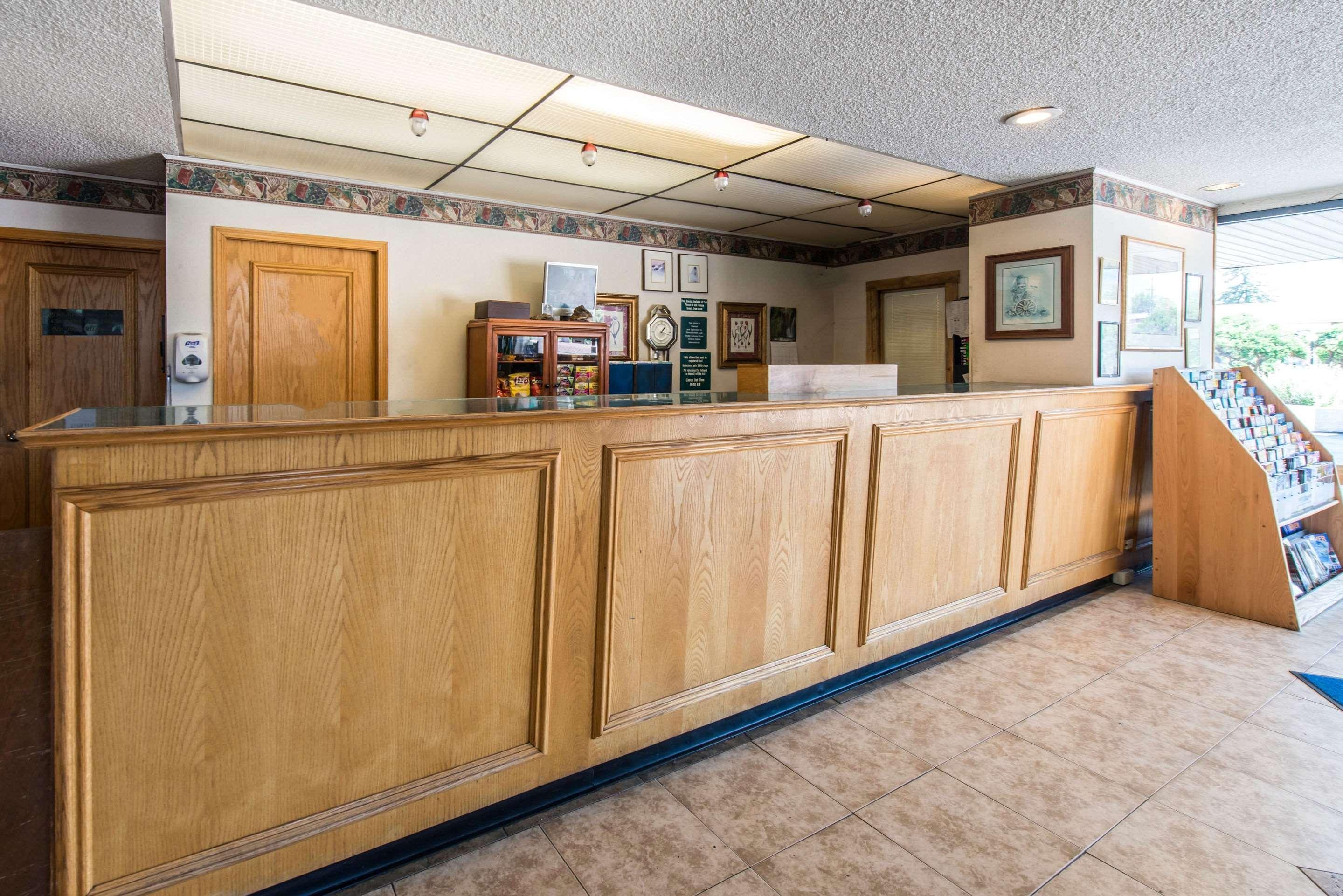 Rodeway Inn & Suites Colorado Springs Bagian luar foto