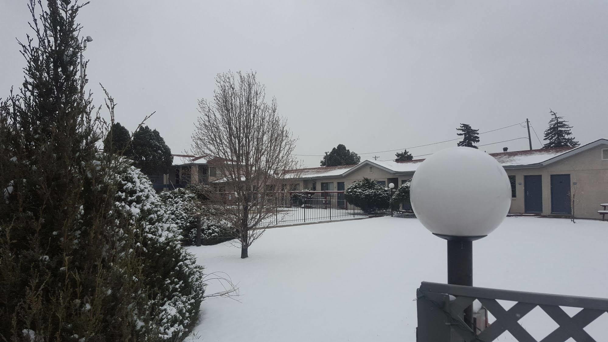Rodeway Inn & Suites Colorado Springs Bagian luar foto